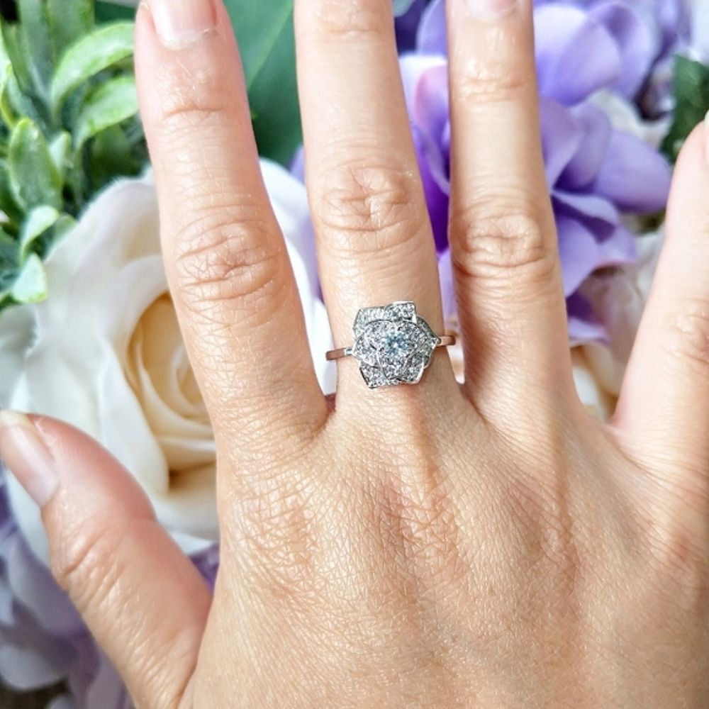 💎NEW💎 WHITE GOLD PLATED CAMILLIA RING
